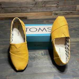TOMS Golden Yellow Heritage Canvas Size 8